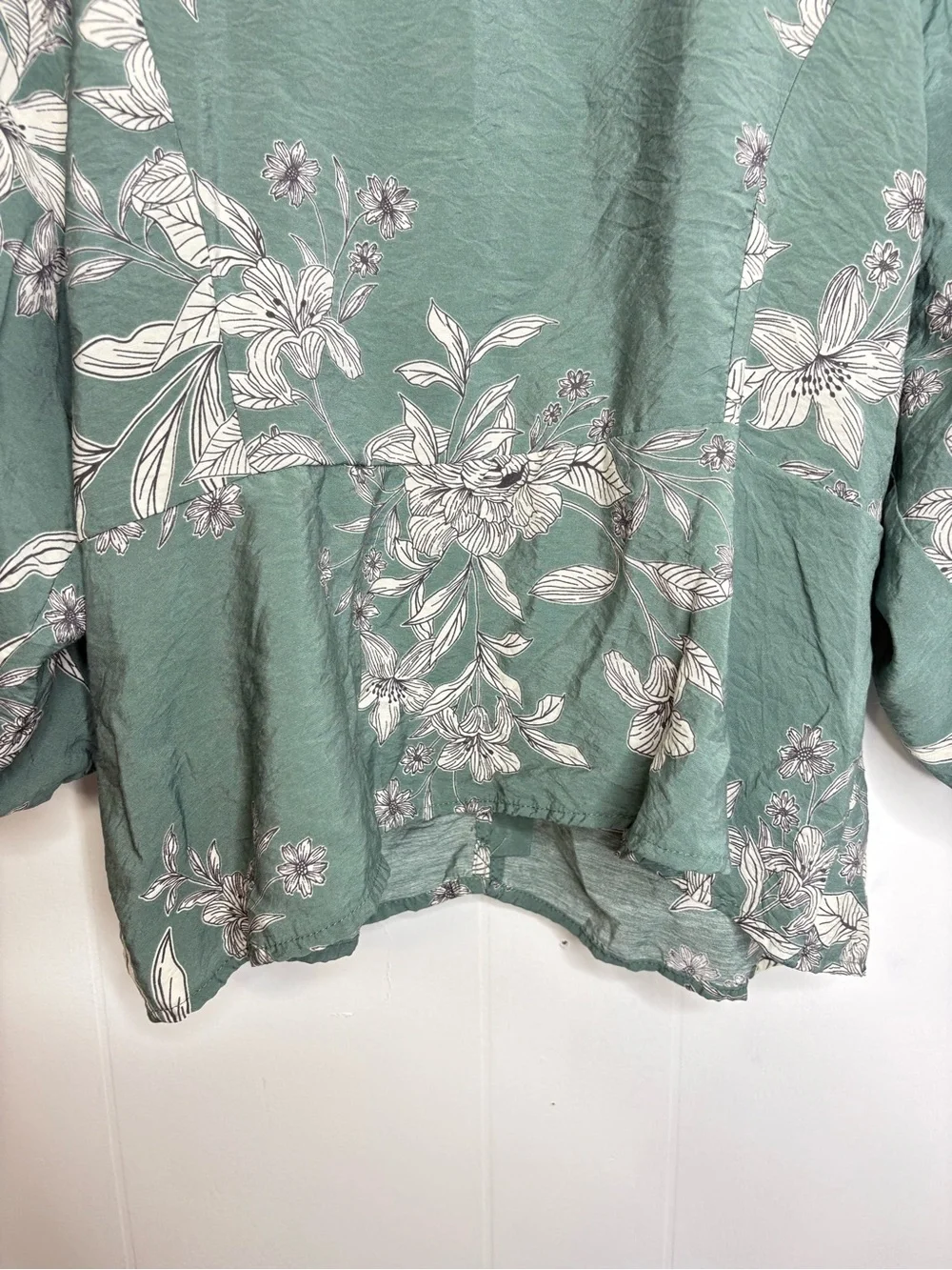 Torrid Top Womens 1X Popover V Neck Balloon Sleeve Floral Button Front Peplum